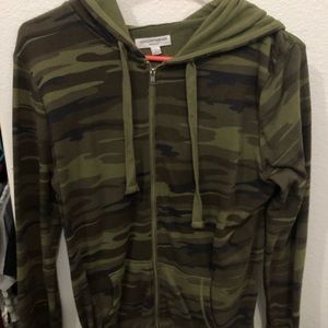 Green Camouflage Jacket with Hoodie and Pockets